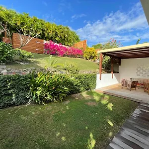 Maison Avec Piscine à 100 Mètres De La , Le Diamant Martinique